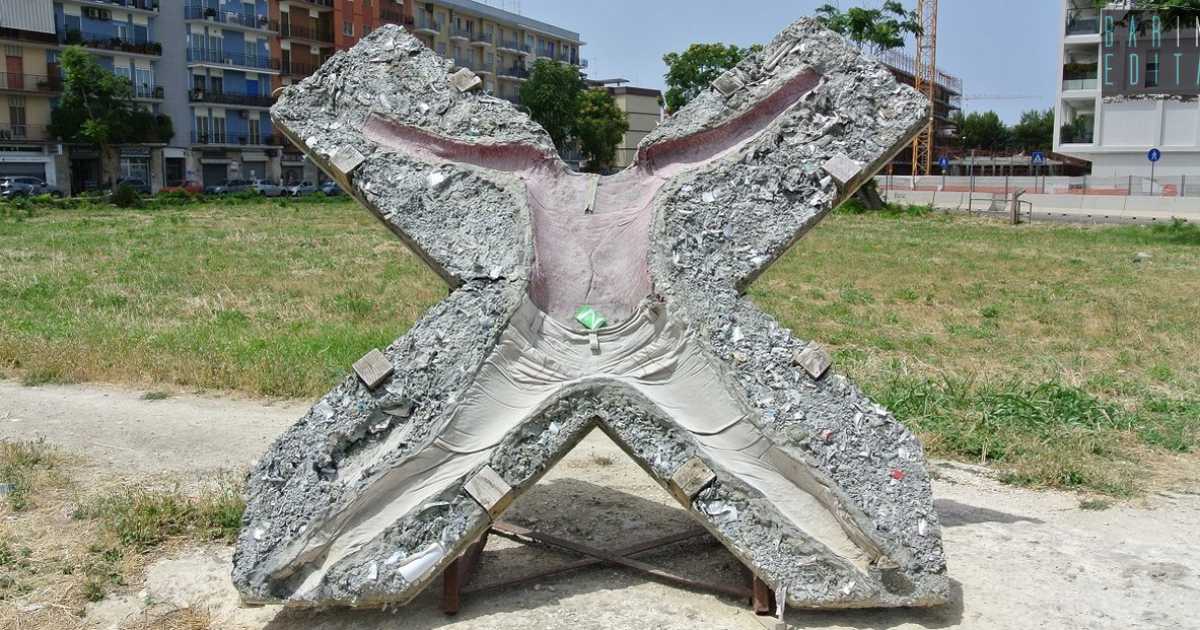 Bari, quelle misteriose opere adagiate su un campo incolto di via Omodeo: perch� sono l�?